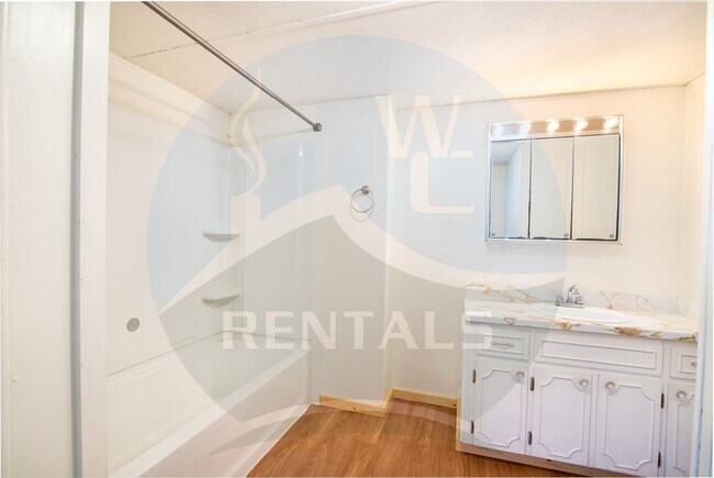 Building Photo - Charming 3-bedroom, 2-bath single wide trailer in Whittier, NC available now for year-long lease.