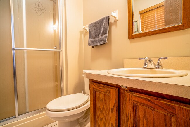 Building Photo - 256 Quassaick Ave