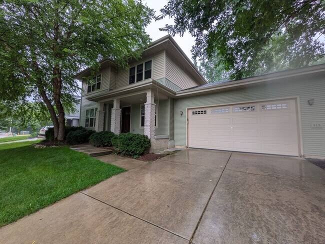 Building Photo - 3 bed / 3 bath House in Deforest!