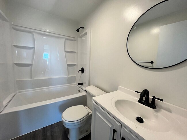 Building Photo - Fully renovated 4 bedroom 3 bathroom in National City!