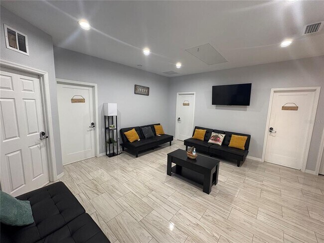 Building Photo - 3715 Valley Tree Dr