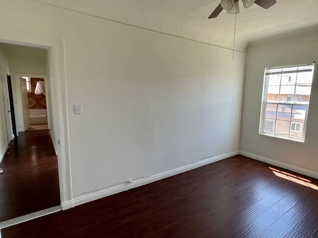 Interior Photo - 405 Soto.