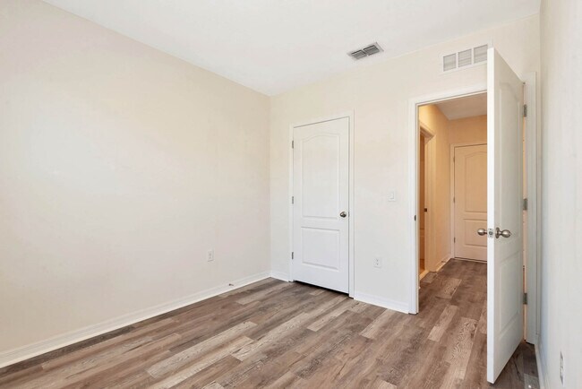 Building Photo - 8 Bella Oaks Dr