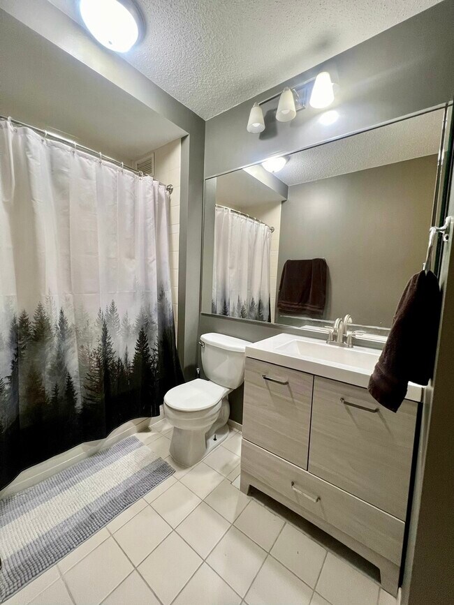 Building Photo - 400 N La Salle Dr