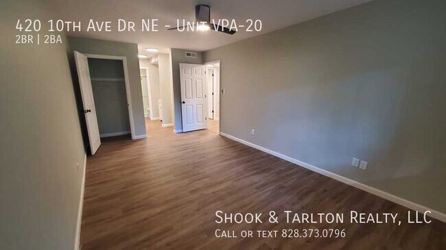 Building Photo - 420 10th Ave Dr NE