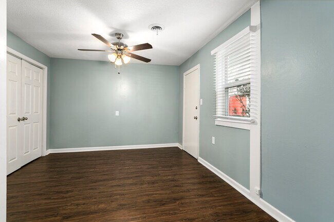 Building Photo - 4158 Oak St