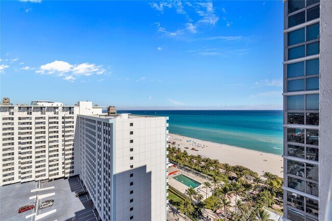 Building Photo - 2655 Collins Ave