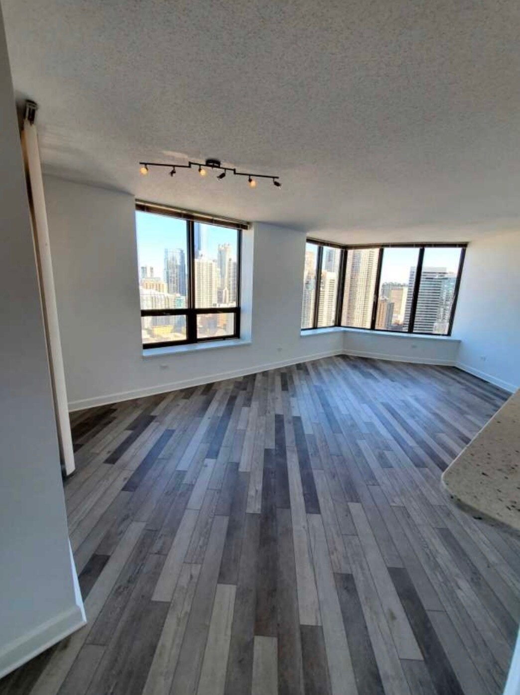Building Photo - 400 N La Salle Dr