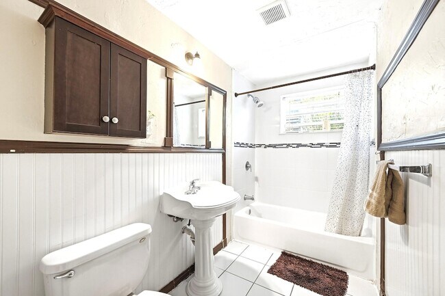 Building Photo - 1516 SW 24th St