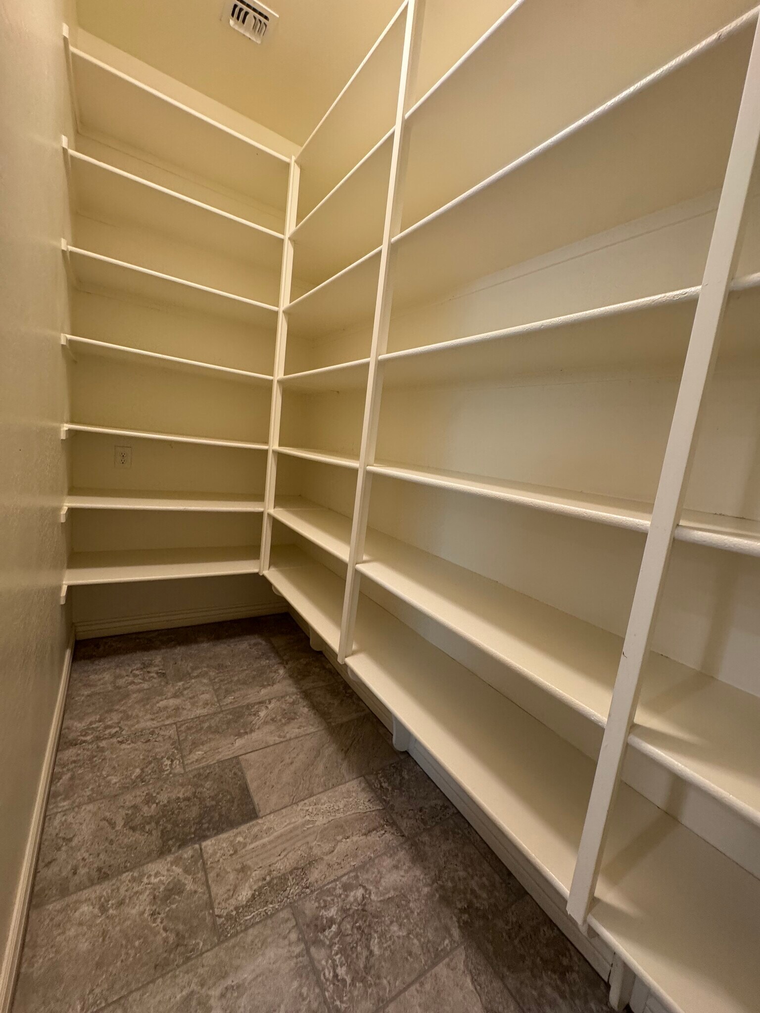 Building Photo - 2604 W Balao Dr