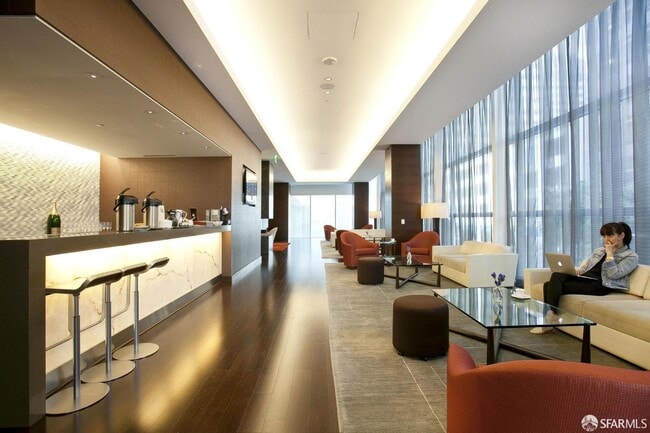 Building Photo - 301 Mission St