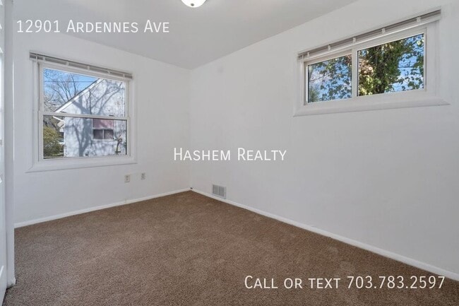 Building Photo - 12901 Ardennes Ave