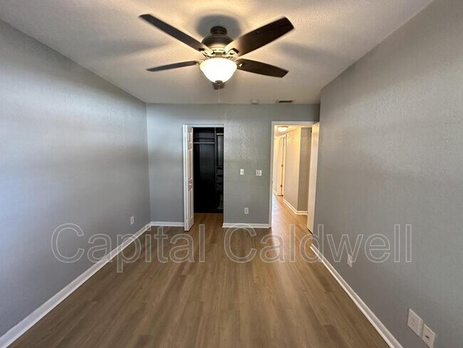 Building Photo - 5440 S MacDill Ave