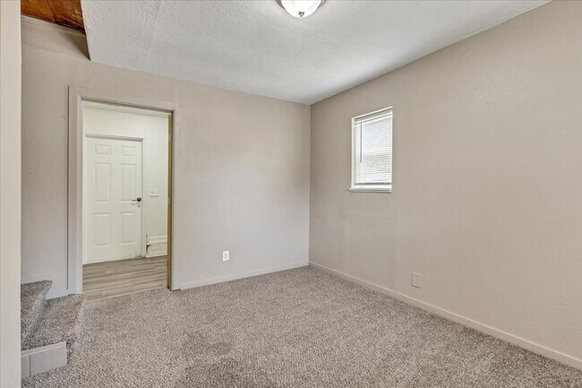 Building Photo - 1536 SW 52nd St