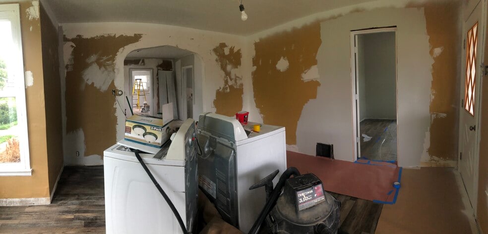 Building Photo - 609 Blackhawk St