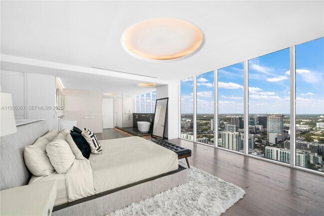 Building Photo - 2020 N Bayshore Dr