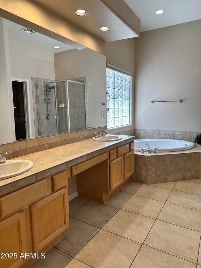 Building Photo - 2627 E Acoma Dr
