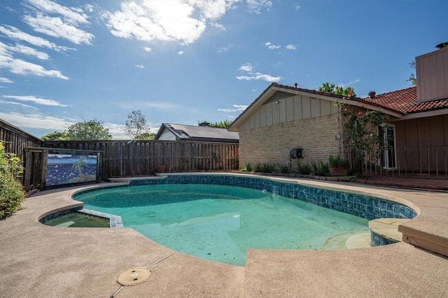 Building Photo - 2121 Sunrise Trail