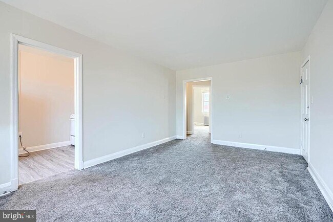 Building Photo - 5626 Midwood Ave