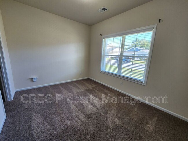 Building Photo - 260 Hyrne Dr