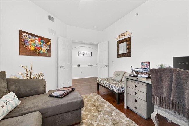 Building Photo - 852 Lantern Way