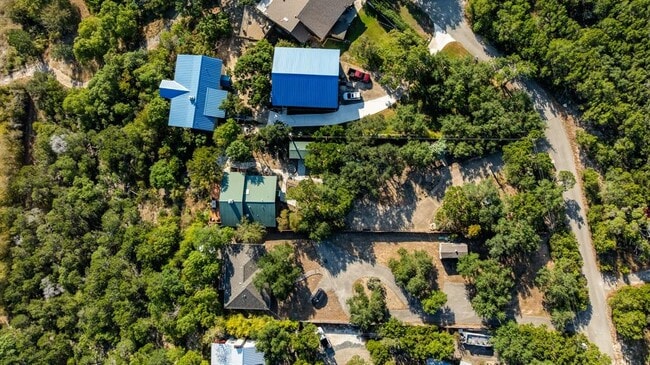 Building Photo - 18300 W Rim Dr