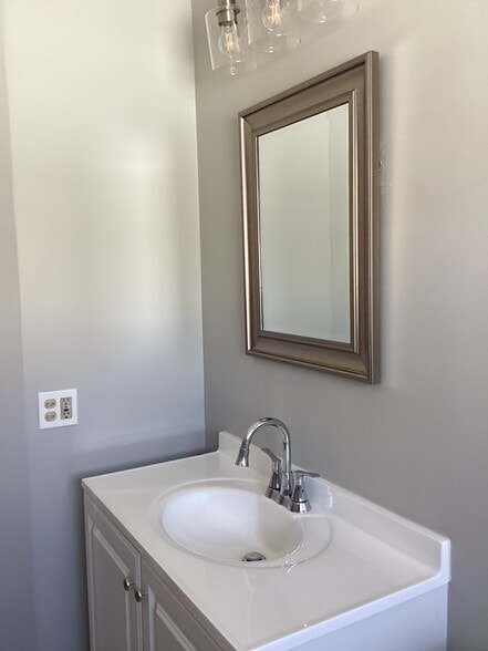 Building Photo - 1702 W Tiffany Ct