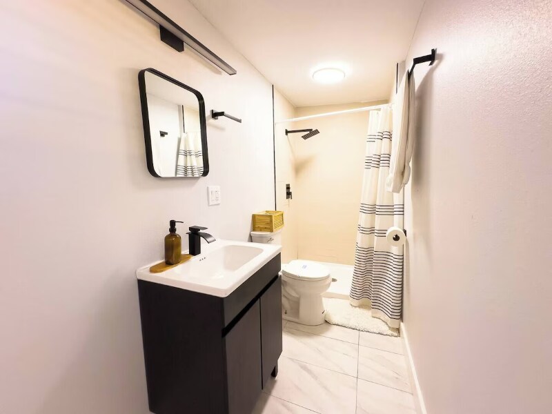 Building Photo - 8911 Oren Ave