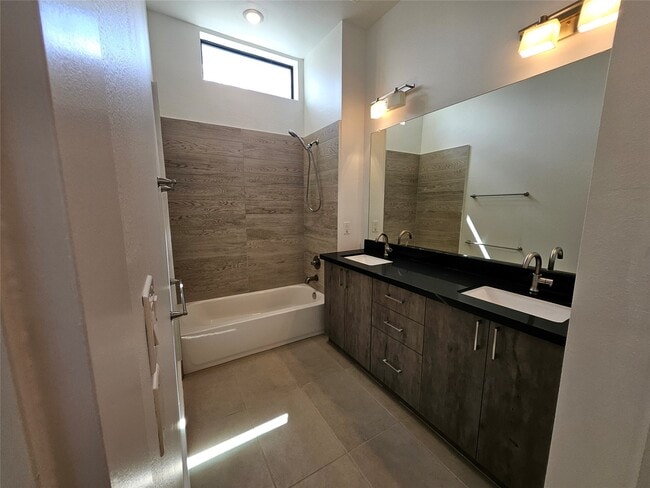 Building Photo - 2401 Crawford St