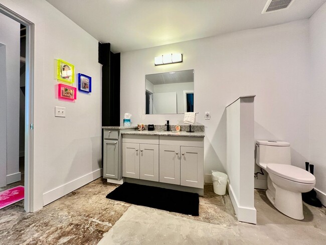 Building Photo - Swanky, Funky, Groovy, loft space Cincinnati, Ohio