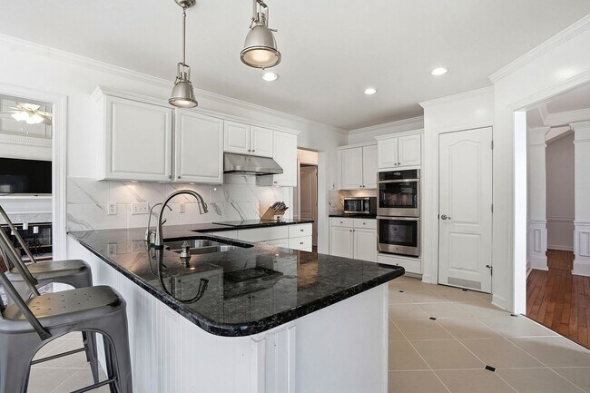 Building Photo - Stunning Home in Desirable Lochmere Community - SHORT TERM LEASE OPTIONS AVAILABLE