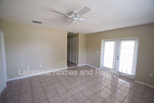 Building Photo - 1204 Honeytree Ln W