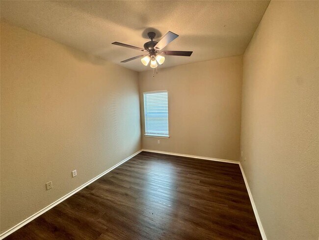 Building Photo - 2110 Charlotte Estates Dr