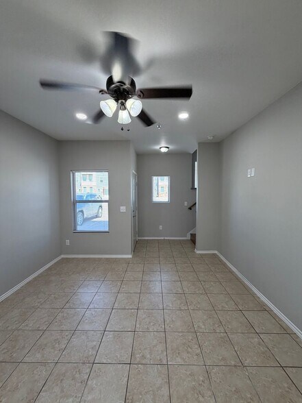 Building Photo - 305 S 25th St