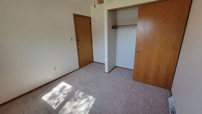 Building Photo - 520 Dove St