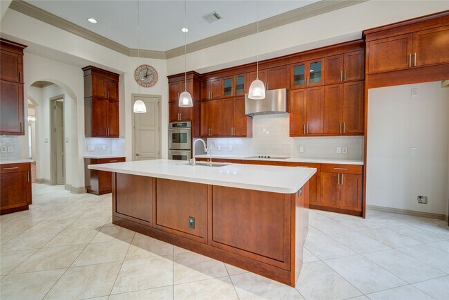 Building Photo - 5346 Val Verde St