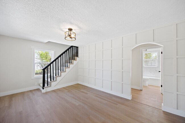 Building Photo - Dream House! Three Bedroom fully Renovated...
