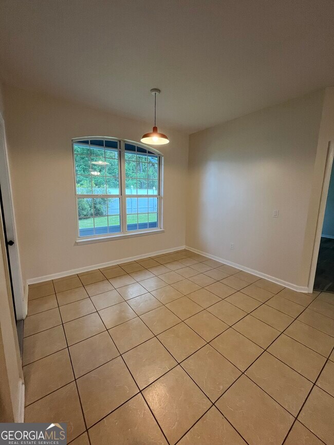 Building Photo - 206 Royal Palms Ave