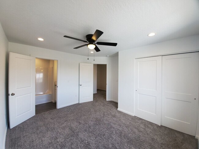Building Photo - Newer Build