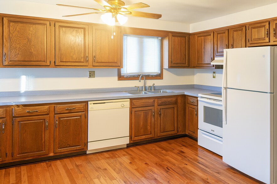 Building Photo - 6878 Nickis Ln