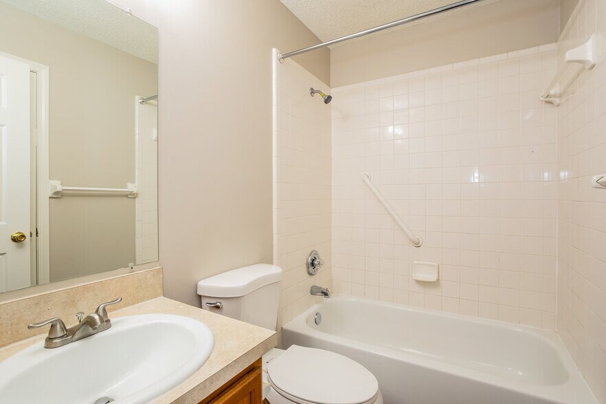 Building Photo - 3268 Avalon Dr