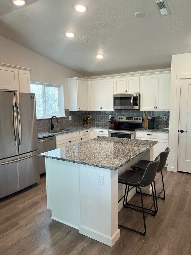 Building Photo - Gorgeous 3 bed 2 ba home with  just off Hubbard Rd and Rapid Creek Way in Kuna