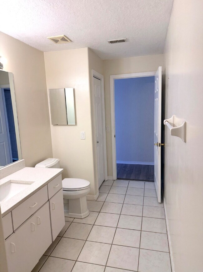 Building Photo - Beautifully maintained POOL home for Rent.