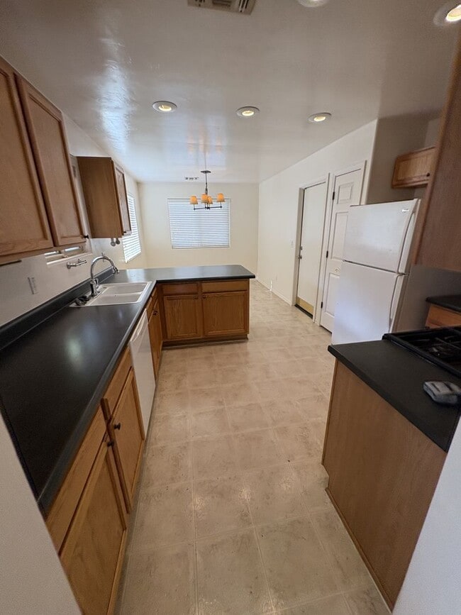 Building Photo - Vail School District 3 bedroom two bath