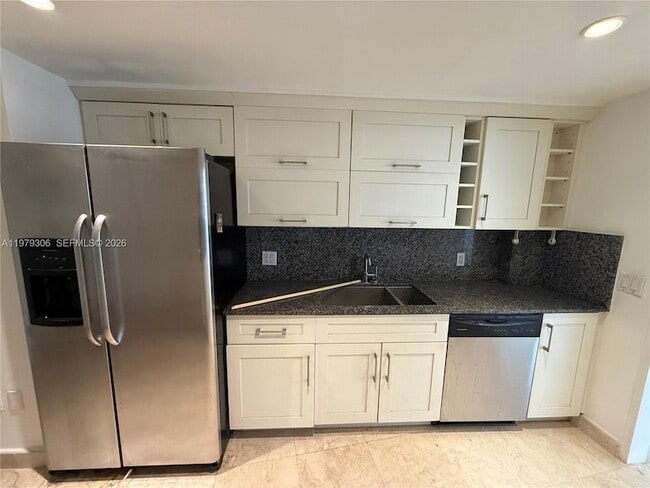 Building Photo - 5255 Collins Ave