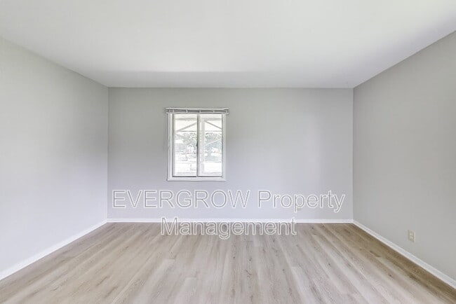 Building Photo - 546 Mooreland Dr