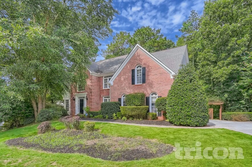 Building Photo - 2207 Lullwater Dr