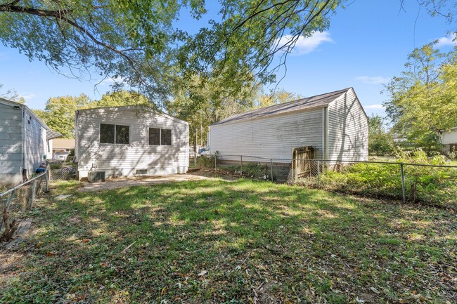 Building Photo - Affordable 3 bed 1 bath home with off-stre...