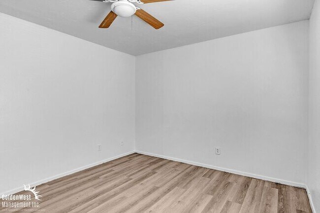Building Photo - Cozy 2Bdm 1Ba Townhome in Great Location