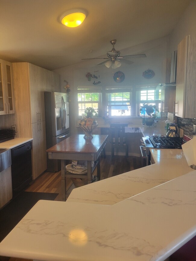 Building Photo - 3952 N Granada Ave